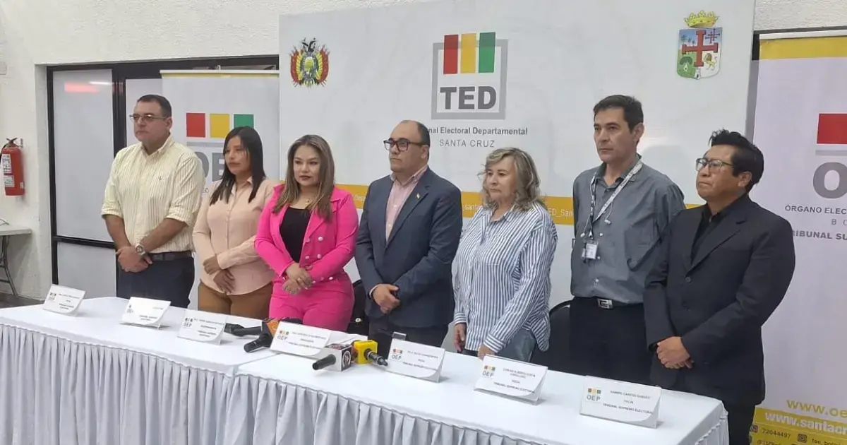 Conferencia de prensa del Tribunal Supremo Electoral.