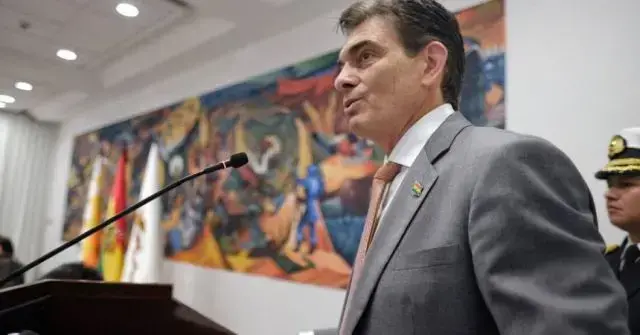 El Presidente impulsa el plan 50-50 para que la mitad del presupuesto llegue directamente a departamentos y municipios.