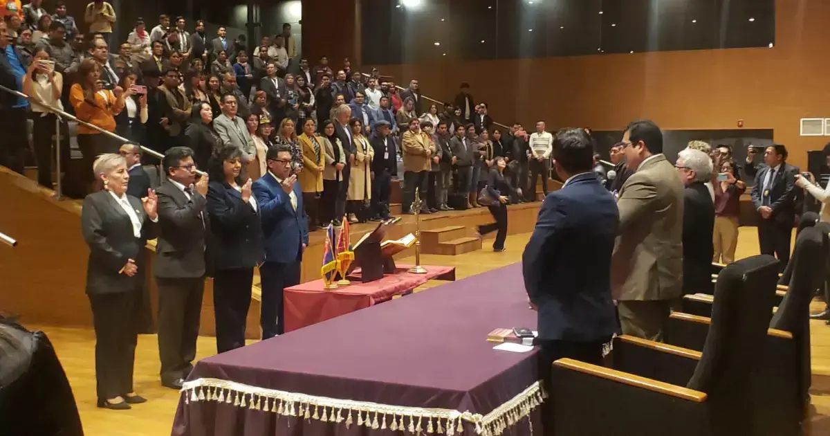 El momento del juramento de los vocales