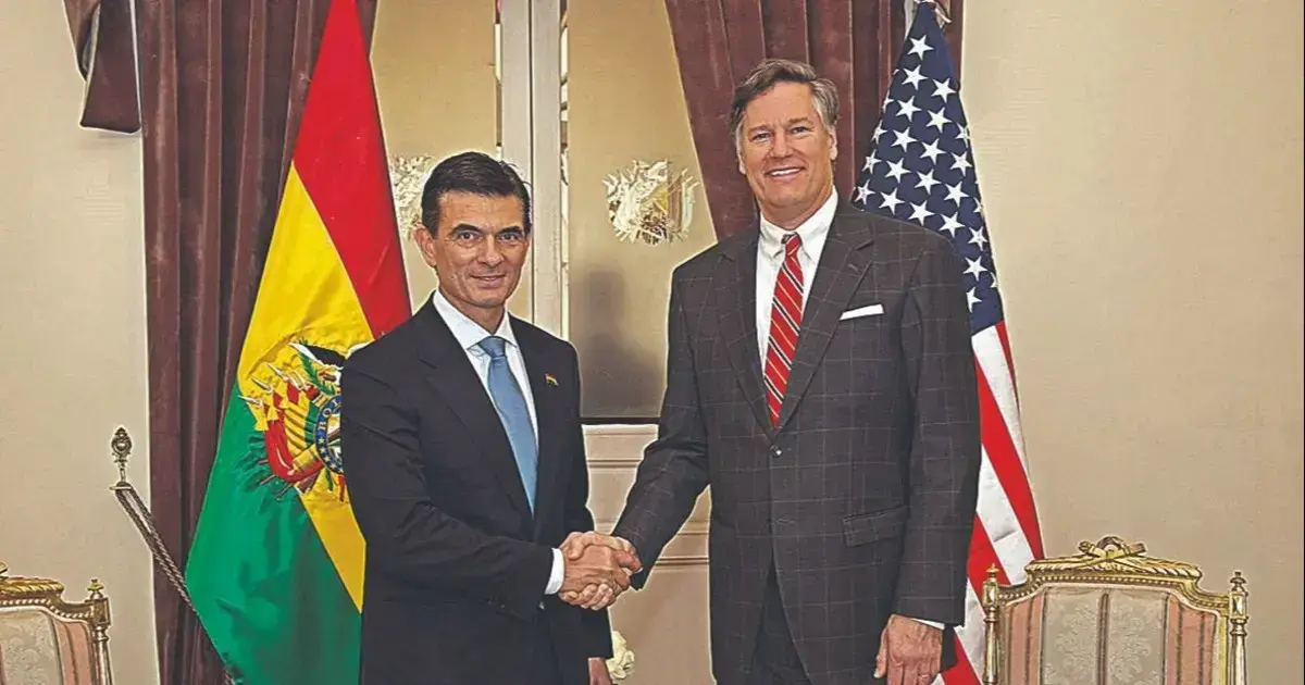 El presidente Rodrigo Paz se reunió en La Paz con el vicesecretario de Estado, Christopher Landau, en Palacio Quemado.