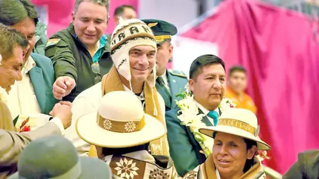 Paz entregó ayuda humanitaria a 22 municipios de Oruro.