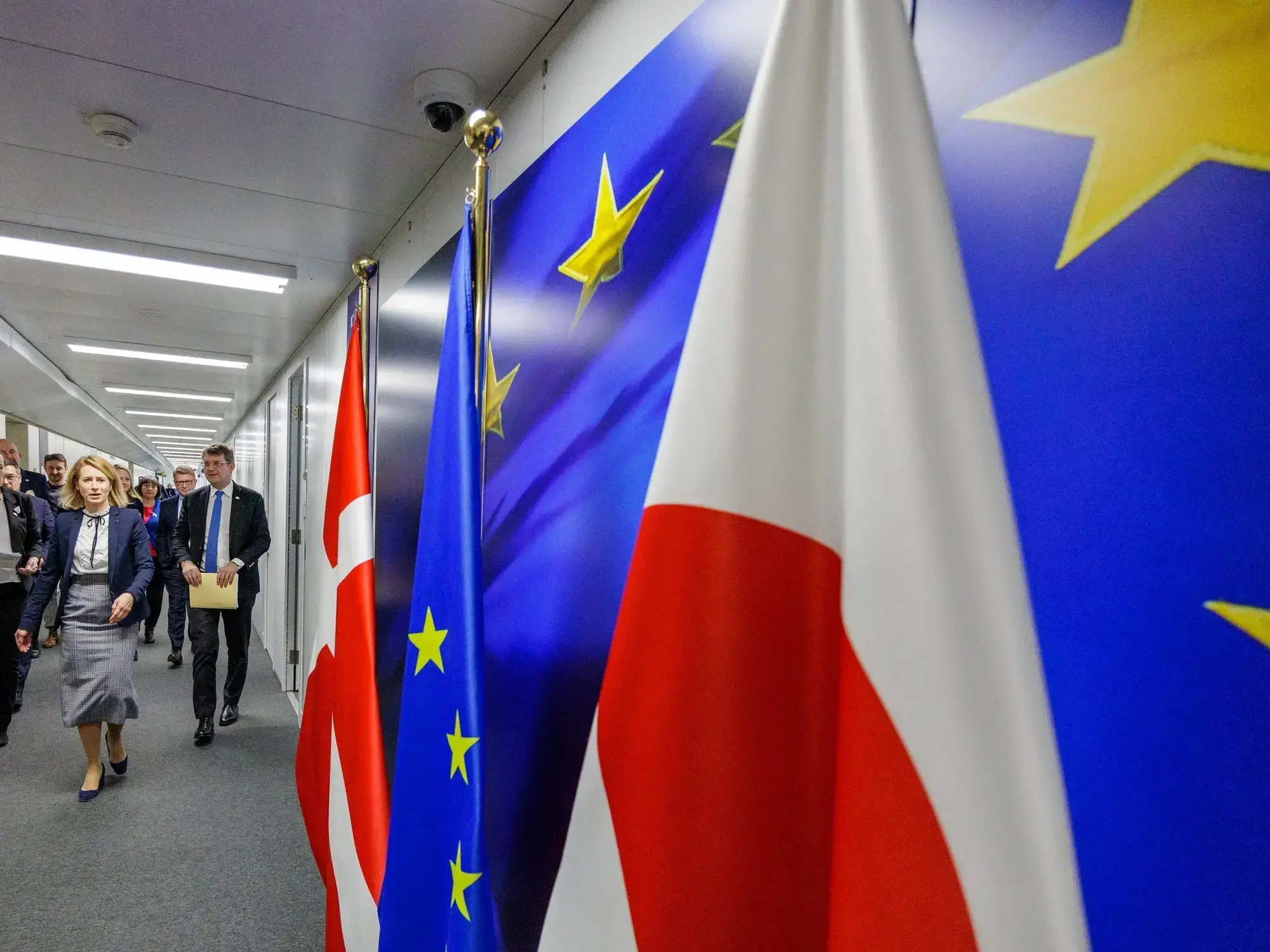 Las banderas de la UE y de Groenlandia, en Bruselas.