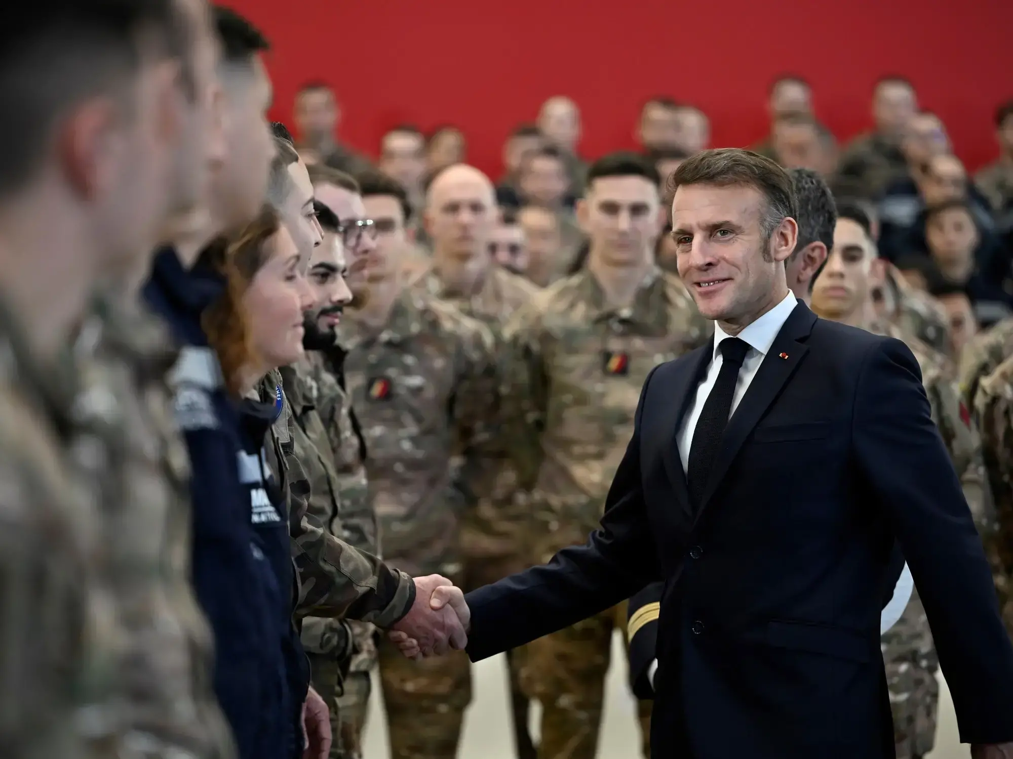 El presidente de Francia, Emmanuel Macron, en una visita a una base de la Fuerza Aérea en Istres.