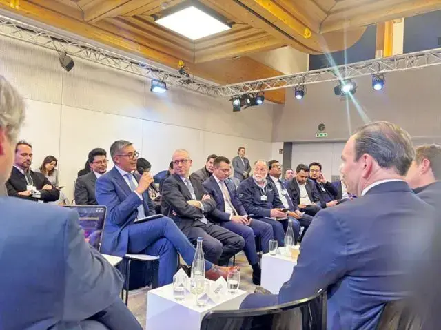 El ministro de Economía, José Gabriel Espinoza, en el Foro de Davos.