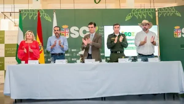 El presidente Rodrigo Paz en la cumbre contra los avasallamientos.