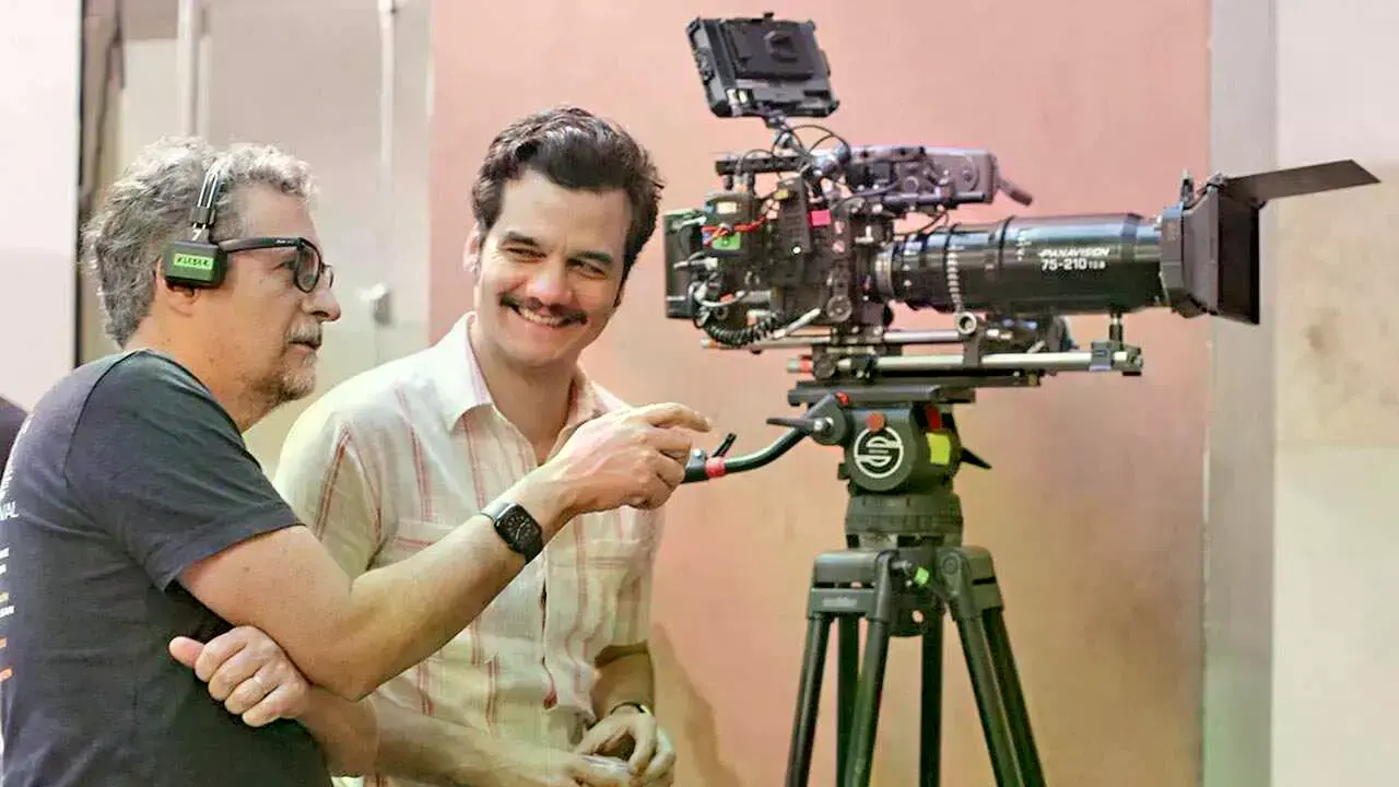 Kleber Mendonça Filho, director de ‘El agente secreto’, y Wagner Moura, su protagonista.
