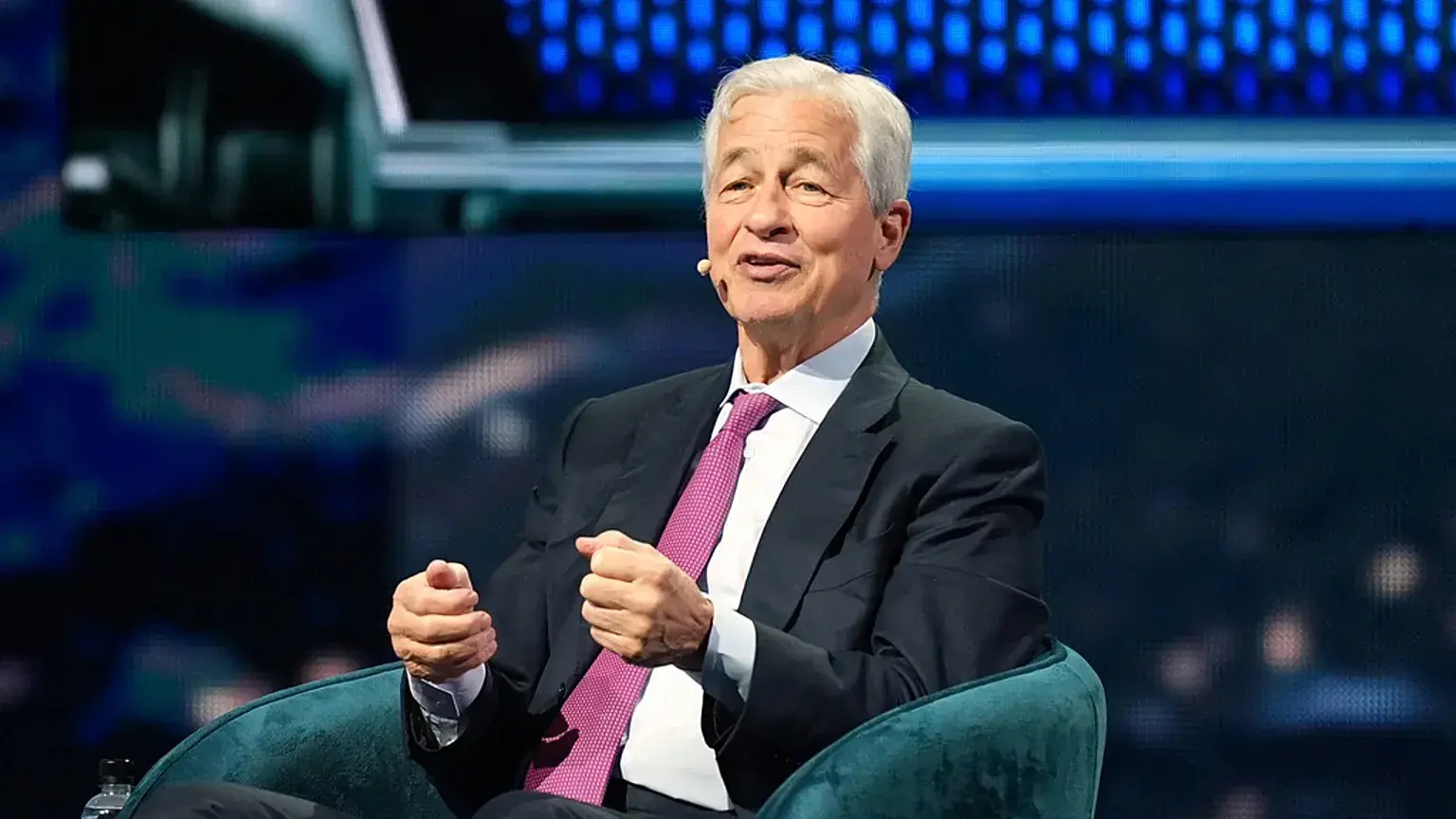 Jamie Dimon, consejero delegado de JPMorgan Chase, interviene en el America Business Forum en Miami, en noviembre de 2025.