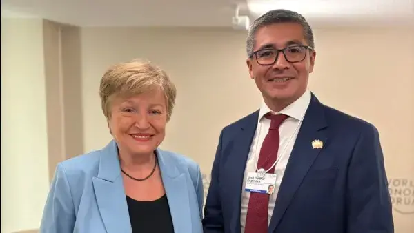 Directora del FMI, Kristalina Georgieva, y ministro de Economía, José Gabriel Espinoza.