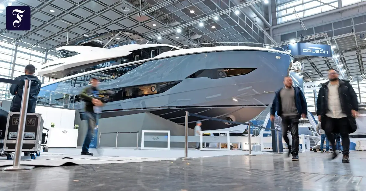 Las superyachts llenan el pabellón 6 de la feria en Düsseldorf.