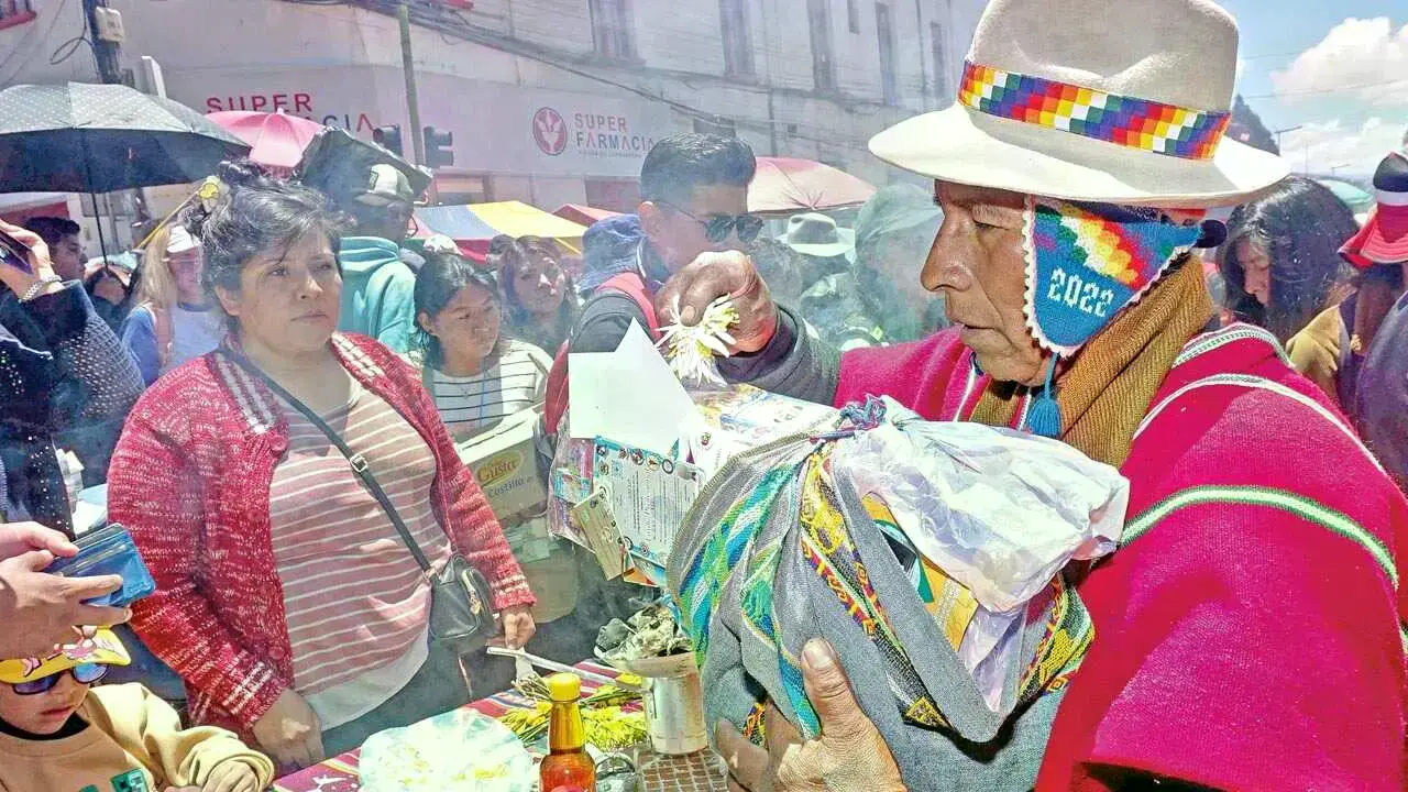 Inauguran la Feria de la Alasita en La Paz con un llamado a defender el patrimonio
