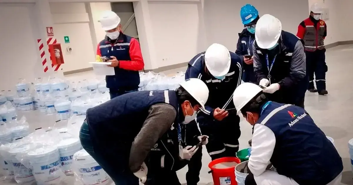 El personal de la Aduana realizando los controles de rigor