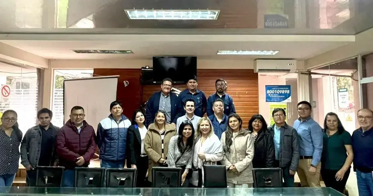 Postal de la reunión sostenida en Cochabamba