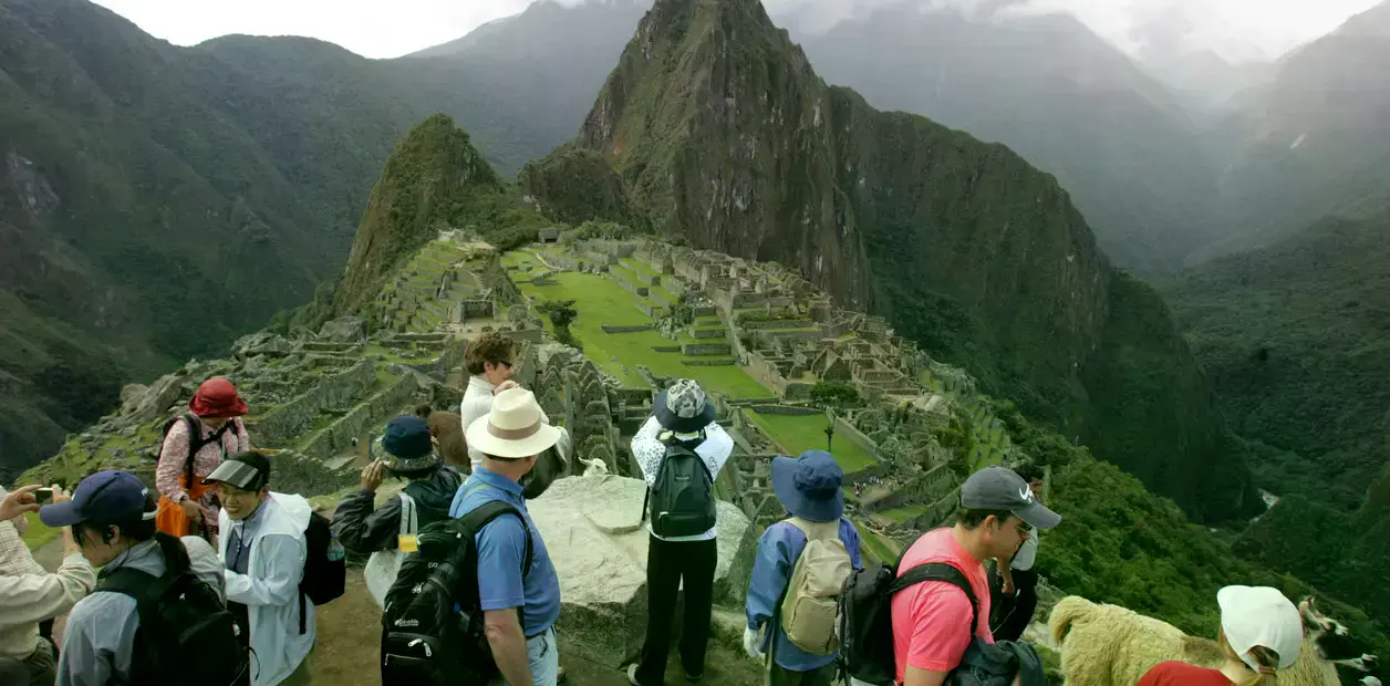Un desprendimiento de tierra obligó a cerrar el paso peatonal a la ciudadela inca.