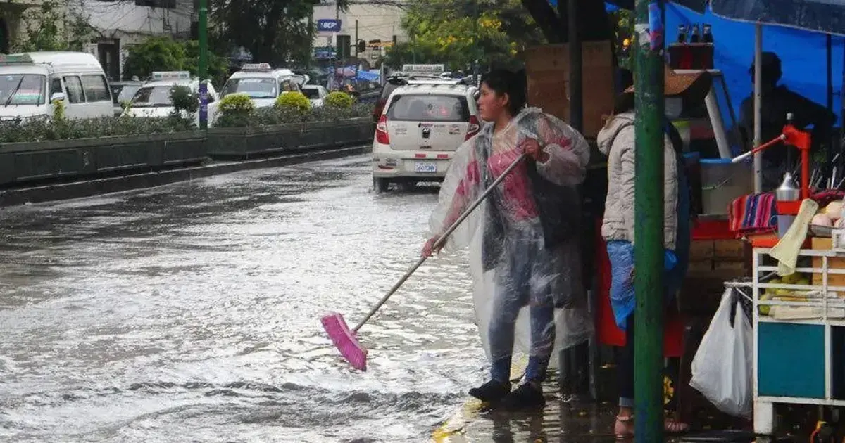 Calles inundadas en Cochabamba tras la lluvia.