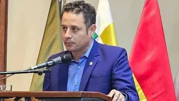 El vicepresidente Edmand Lara.