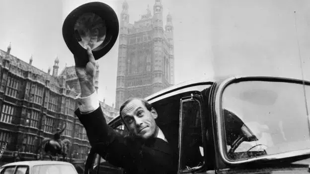 Norman Scott llega al Old Bailey para el juicio de Jeremy Thorpe en mayo de 1979.