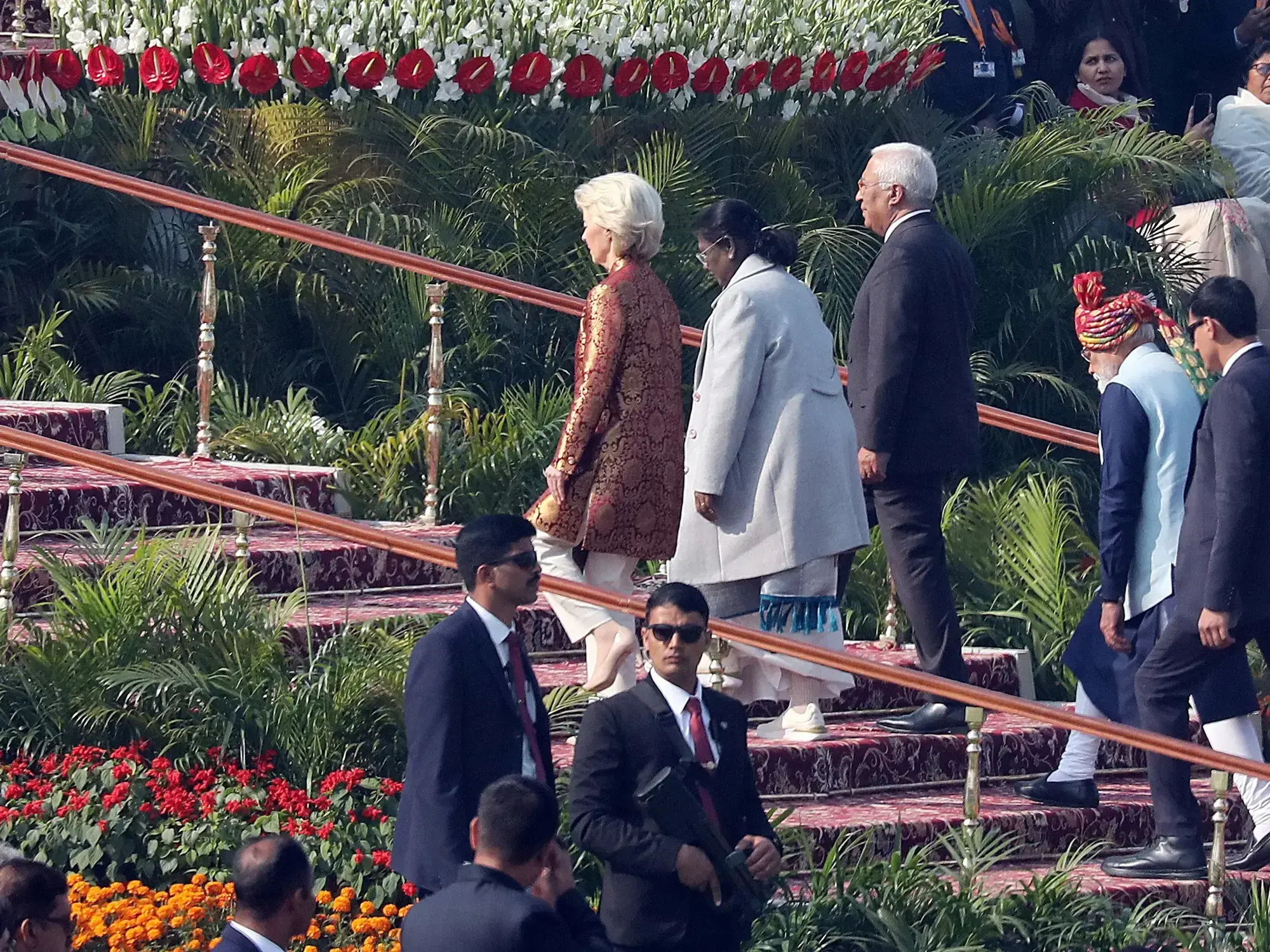 Una bandera de la UE flamea en Nueva Delhi.