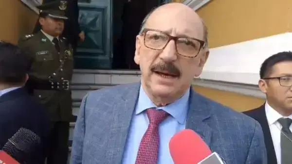 Procurador general del Estado, César León La Faye.