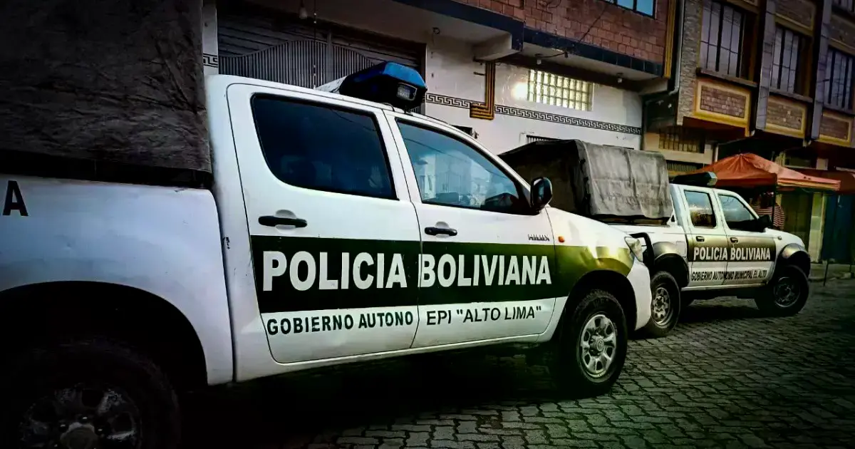 Una patrulla de la Policía en un operativo en El Alto.