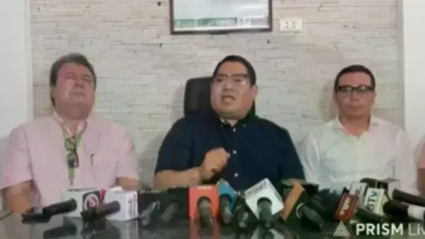 Fiscal general del Estado, Roger Mariaca (centro)