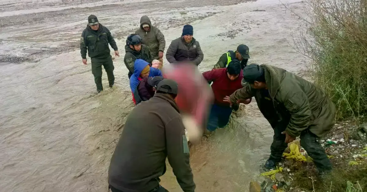 Comunarios y la Policía hallaron el cuerpo sin vida del adolescente.