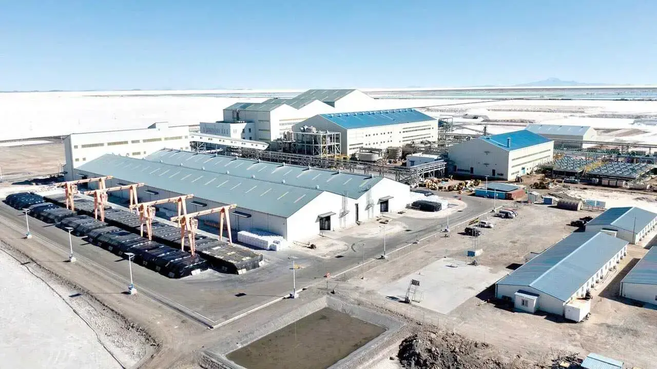 Una de las plantas piloto para producir carbonato de litio en el Salar de Uyuni.