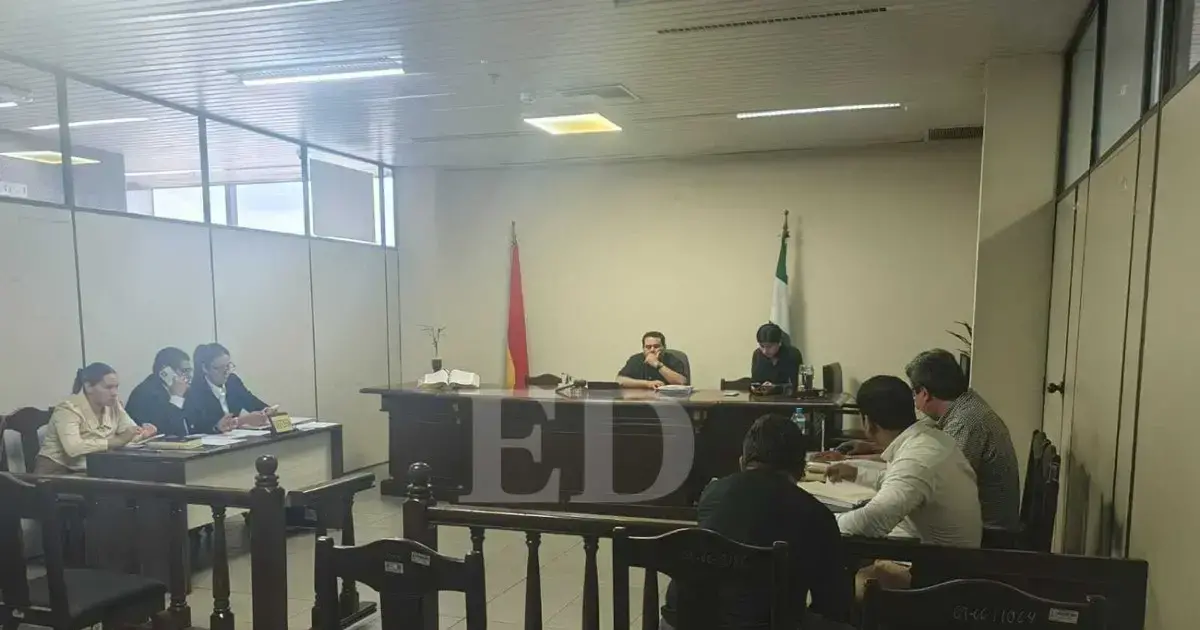 La defensa de la exdiputada se presentó a la audiencia en el Palacio de Justicia.
