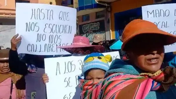 Manifestación de desempleados en Huanuni.