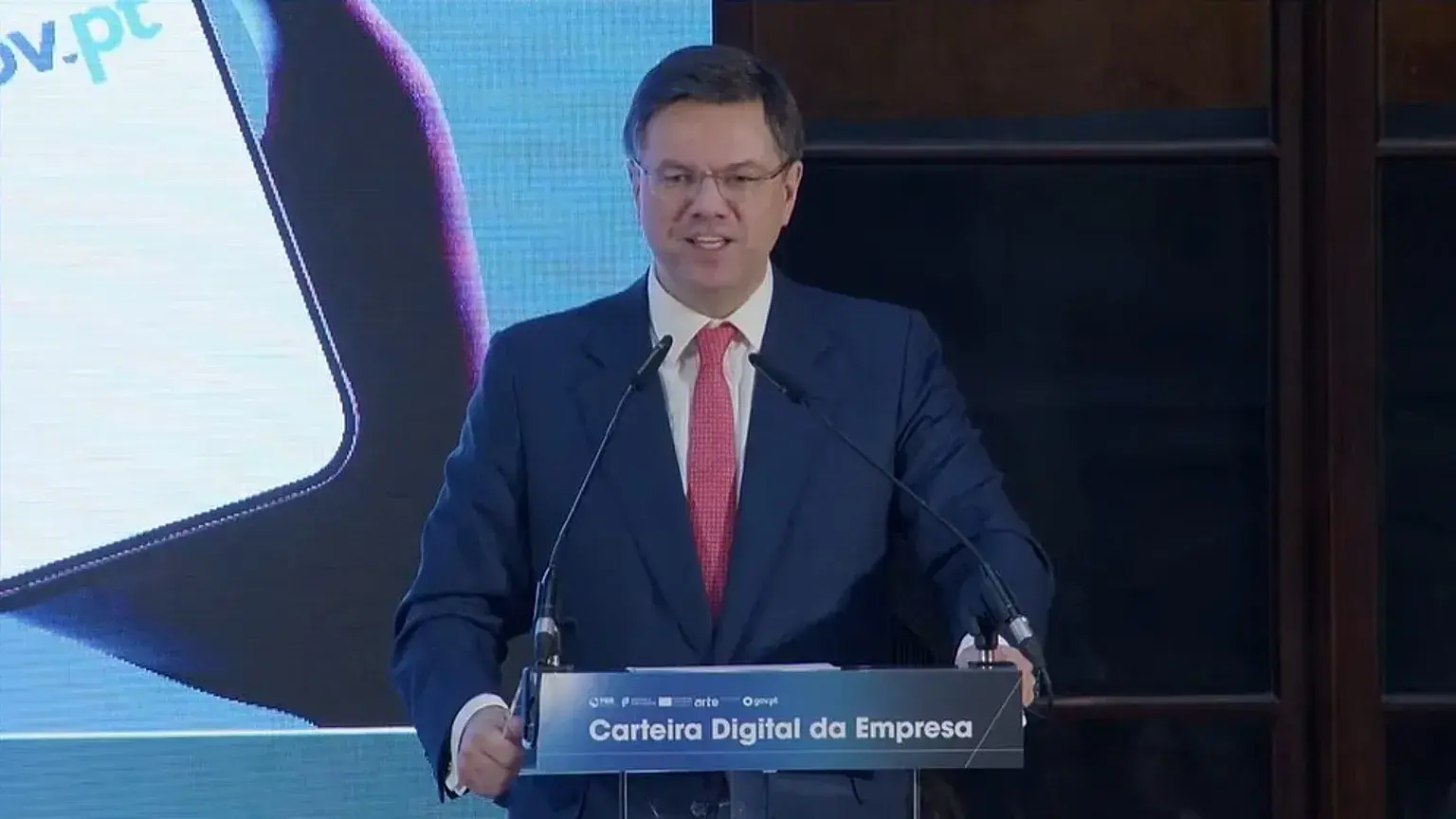 El ministro de la Reforma del Estado, Gonçalo Matias, en el acto de presentación de la Cartera Digital en Oporto.