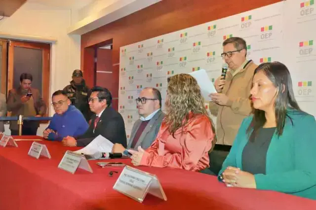 Las autoridades del Órgano Electoral, este miércoles, durante su conferencia de prensa.