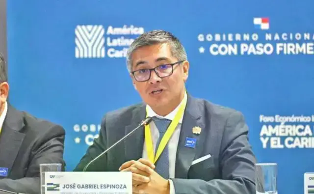 El ministro José Gabriel Espinoza durante su intervención en el foro de Panamá.