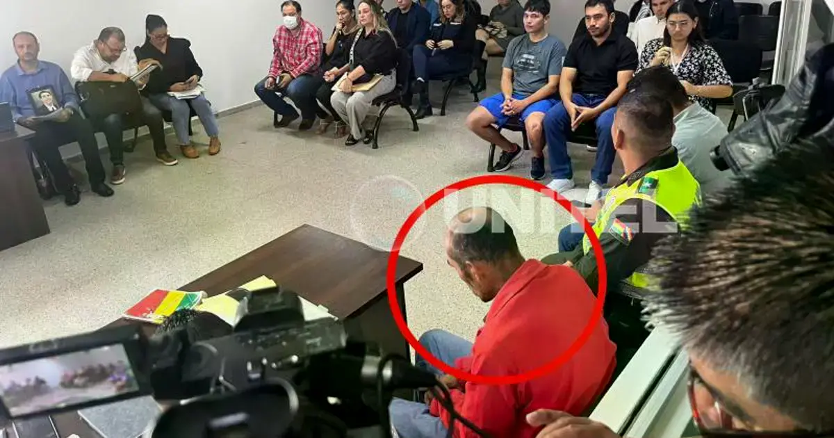 El conductor (de polera roja) enfrenta su audiencia este viernes.