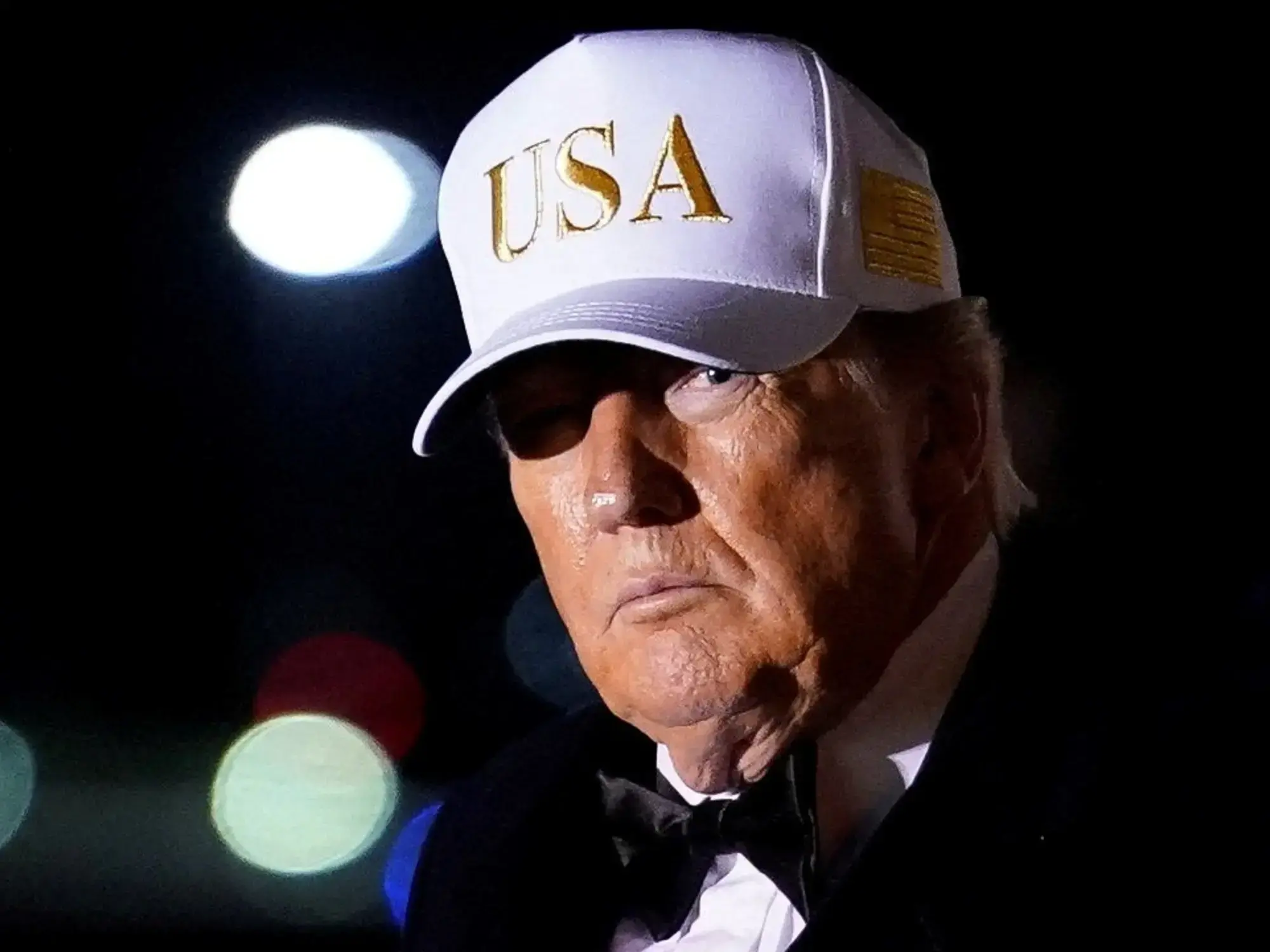 Trump al salir del Air Force One en el Aeropuerto de Palm Beach, Florida.
