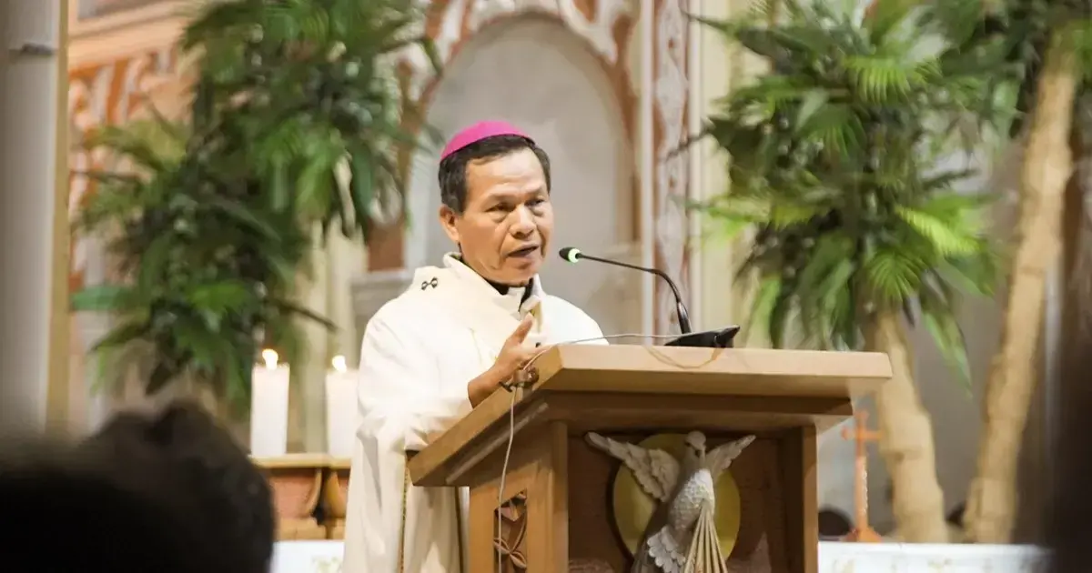 Monseñor René Leigue durante su homilía en la catedral de Santa Cruz.