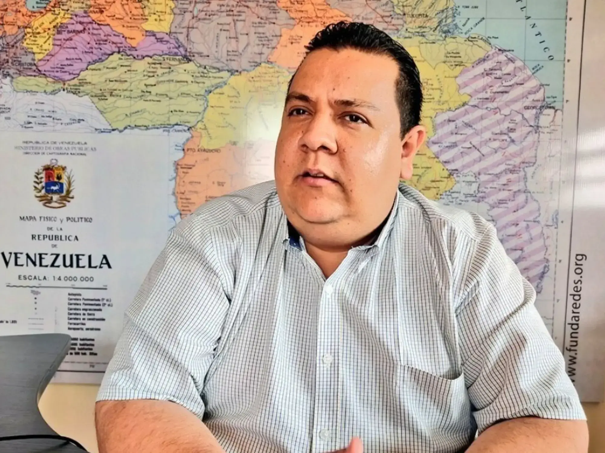 Javier Tarazona junto a su familia tras ser liberado.