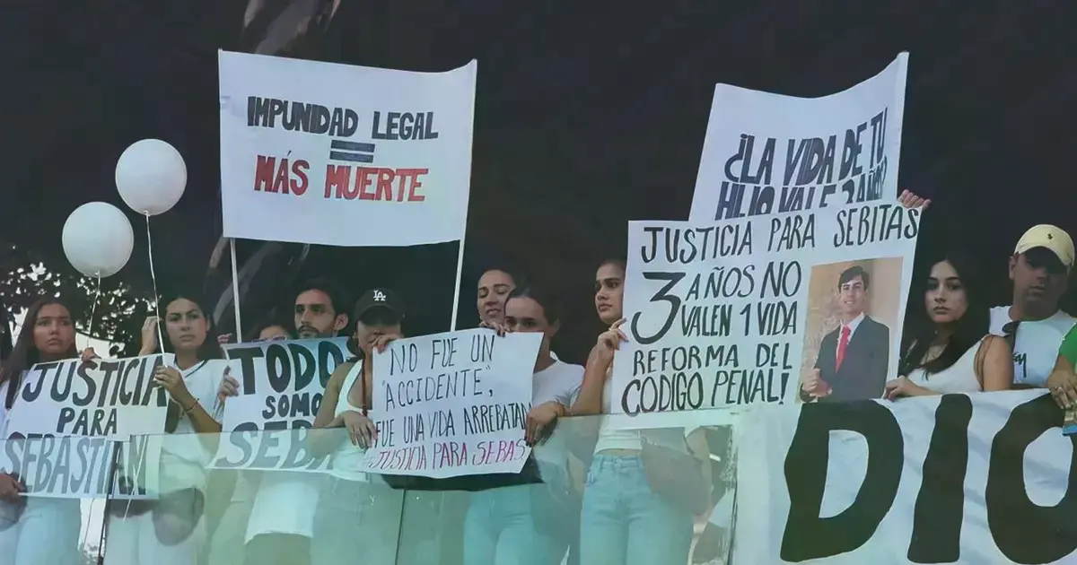Familiares de Sebastián, universitarios y cívicos se movilizaron el sábado para exigir justicia.