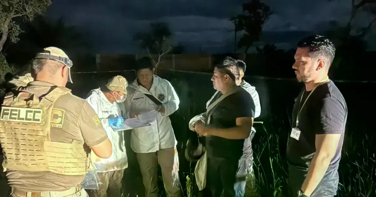 Operativo policial y forense en el lugar del hallazgo del cuerpo.
