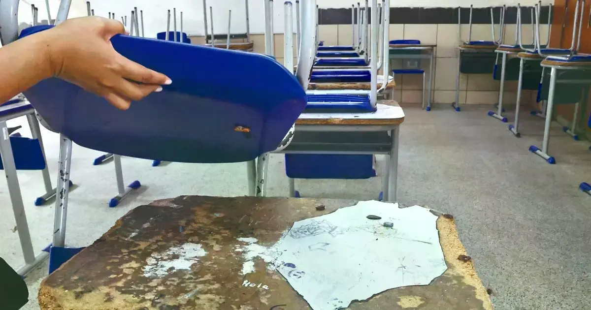 El colegio Ángel Chávez presenta goteras en varias aulas