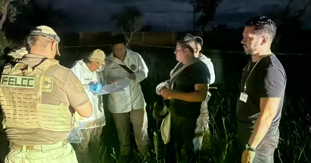 Investigadores en el lugar del hallazgo del cuerpo