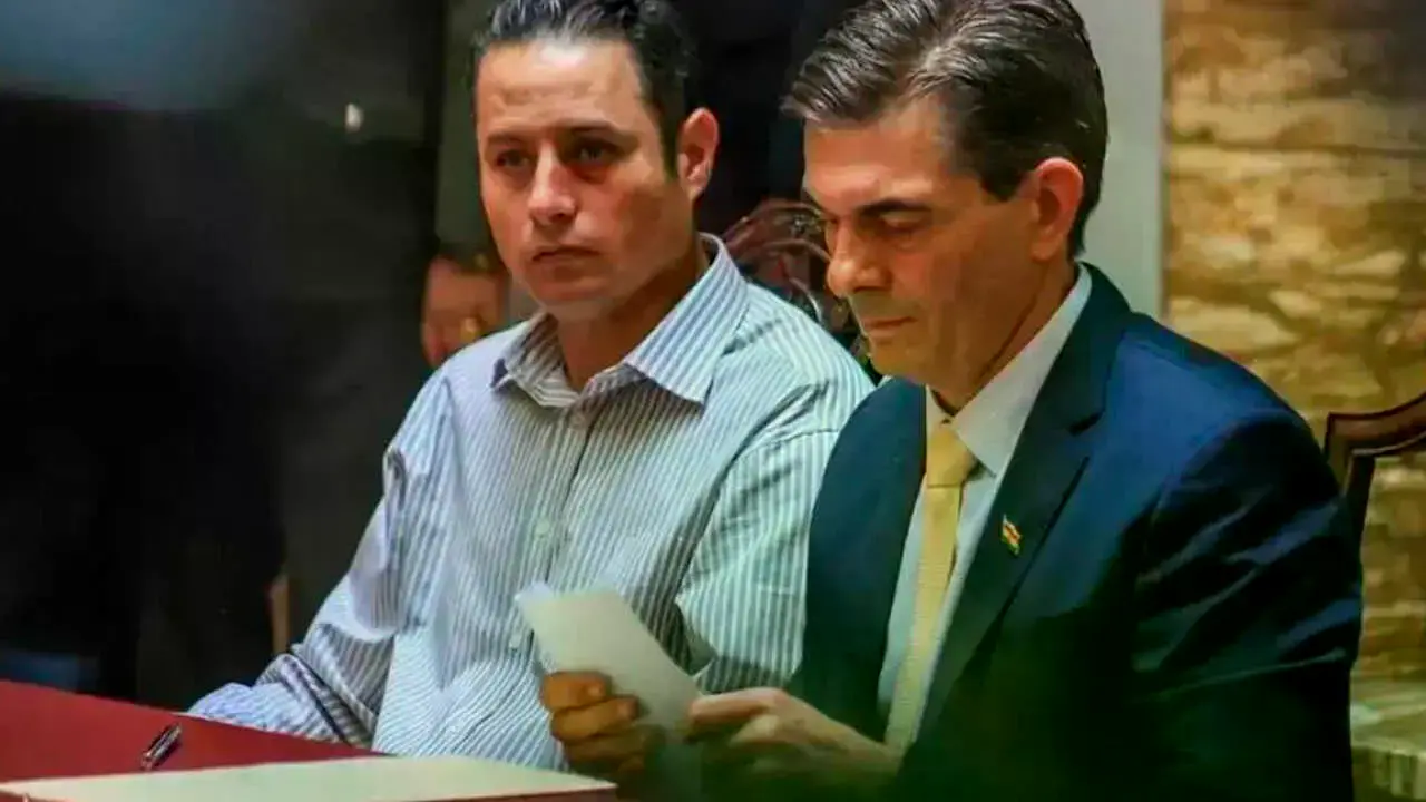 El vicepresidente Edmand Lara y el presidente Rodrigo Paz, en un acto oficial.