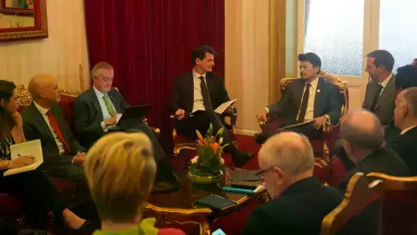 La delegación de la UE se reunió con el ministro de Relaciones Exteriores, Fernando Aramayo.
