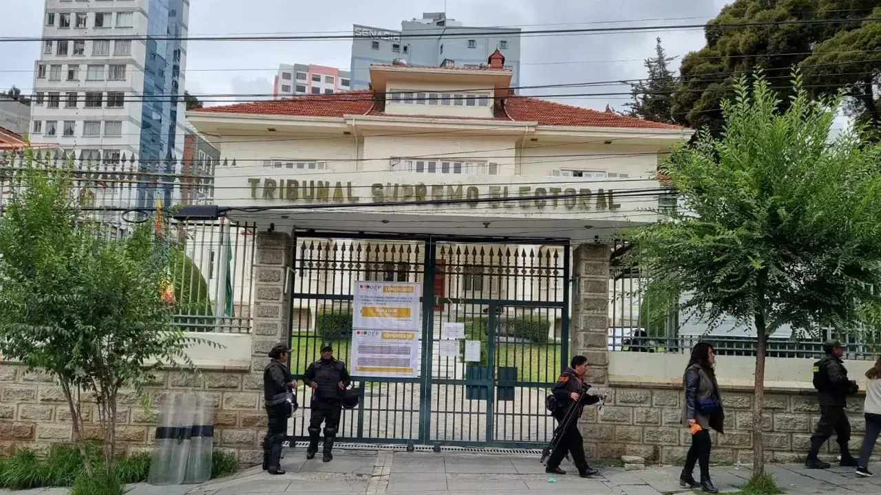 Instalaciones del TSE, en La Paz.