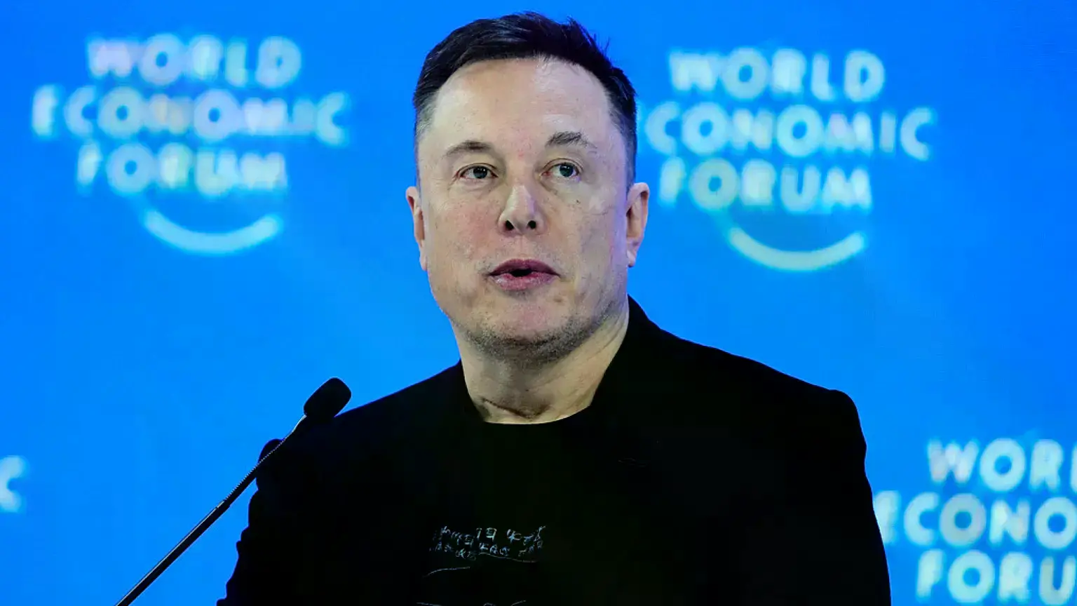Elon Musk asiste a la reunión anual del Foro Económico Mundial en Davos, Suiza, el 22 de enero de 2026.