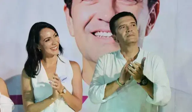 La candidata Davinia Fernández junto al aspirante a la Alcaldía, Gary Áñez.