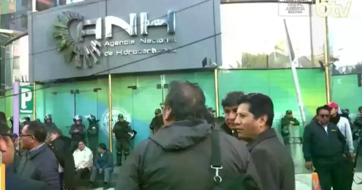 Protesta de choferes en la ANH.