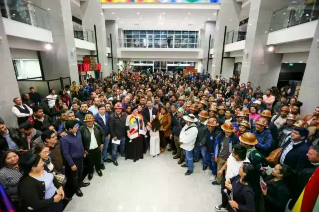 Una de las últimas imágenes de funcionarios y colaboradores de Luis Arce.