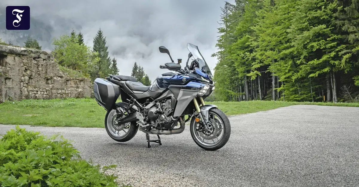 El faro Matrix del buque insignia tecnológico de Yamaha impresiona.