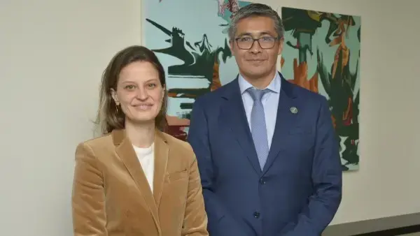 La vicepresidenta del Banco Mundial para América Latina, Susana Cordeiro, y el ministro de Economía, José Gabriel Espinoza.