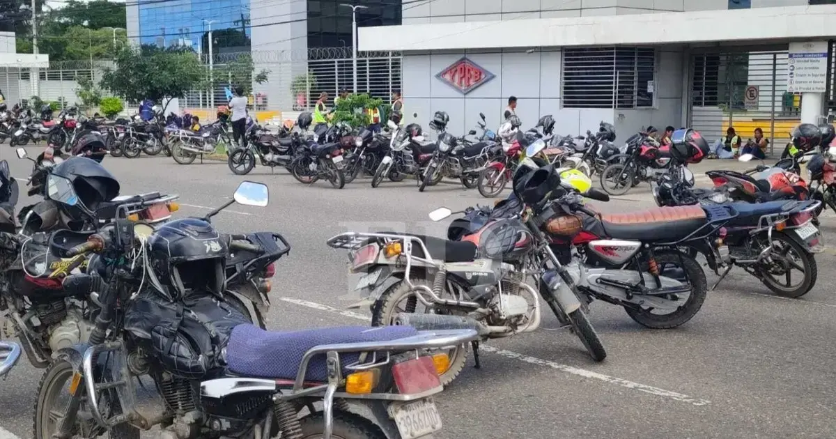 Mototaxistas bloquean el ingreso a YPFB