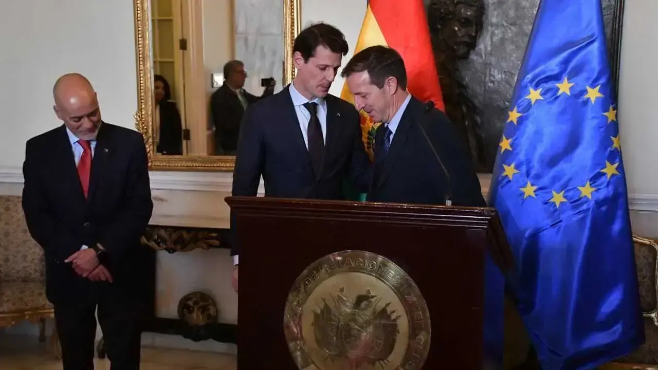 Representantes de la UE y Bolivia anuncian la firma de acuerdos.